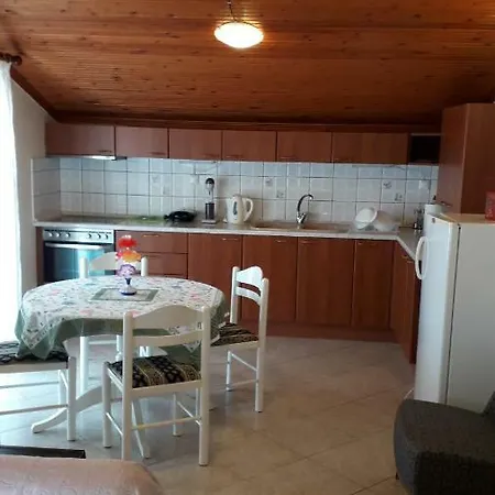 House Dilena Tsimtsiri *