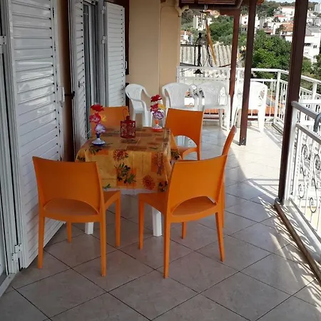 House Dilena Tsimtsiri