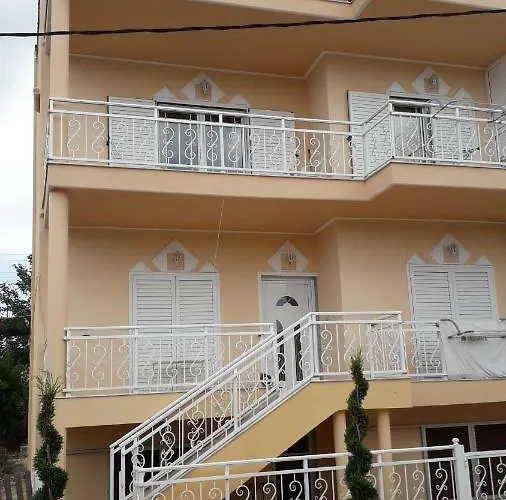 House Dilena Tsimtsiri