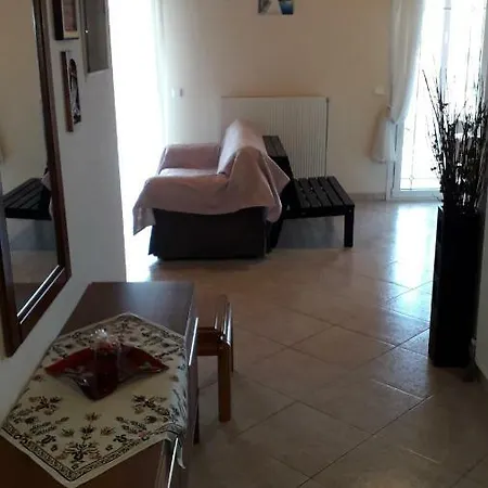 House Dilena Tsimtsiri Nyaraló