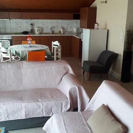 House Dilena Tsimtsiri Nyaraló *