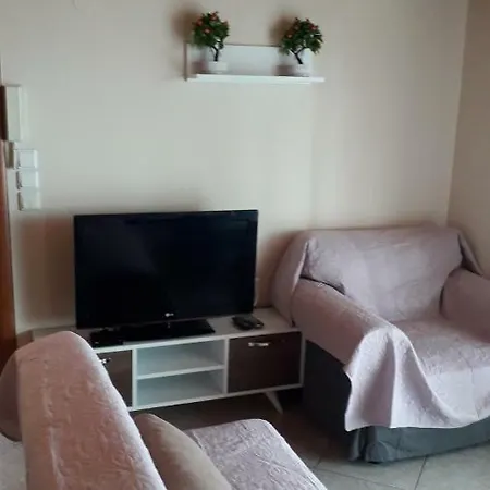 House Dilena Tsimtsiri Nyaraló *