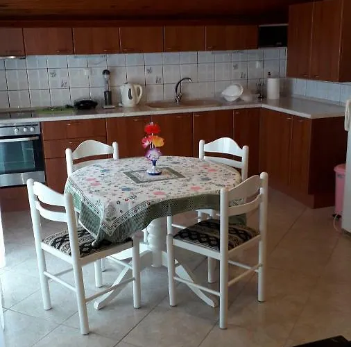 House Dilena Tsimtsiri *