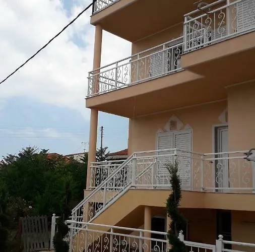 House Dilena Tsimtsiri *